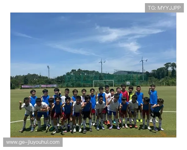 以足球队带动足球学校建设推动青少年足球事业全面发展